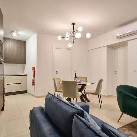 Apartment Luxury & 2 Min Away *