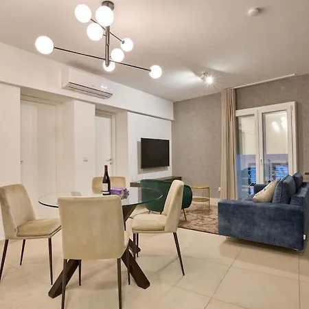 Apartment Luxury & 2 Min Away *