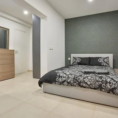 Apartment Luxury & 2 Min Away Saint Julian's