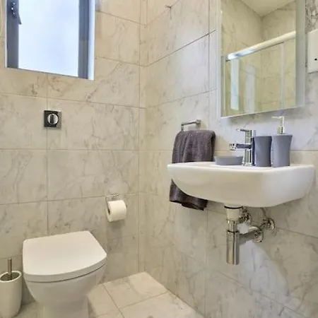 Apartment Luxury & 2 Min Away
