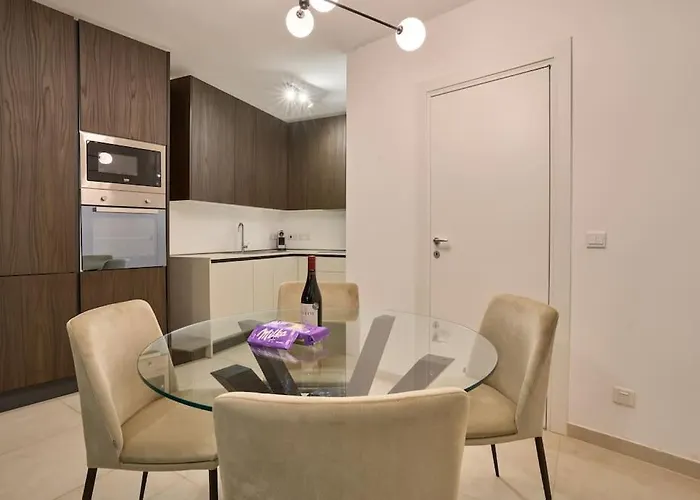 Luxury & 2 Min Away * Saint Julian's