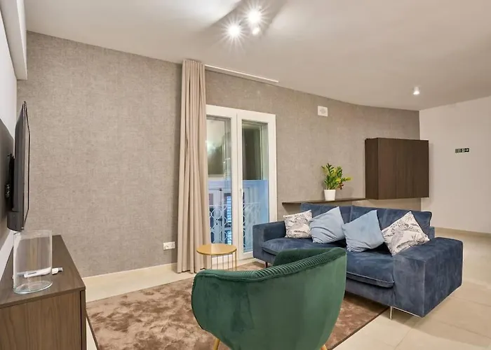 Апартаменты Luxury & 2 Min Away