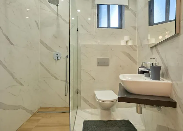 Luxury & 2 Min Away Апартаменты