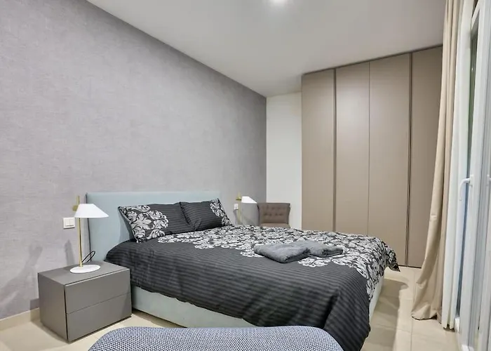 Luxury & 2 Min Away Сент Джулианс