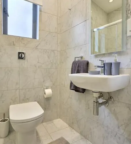 Апартаменты Luxury & 2 Min Away