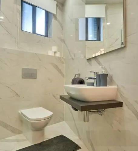 Luxury & 2 Min Away Апартаменты *