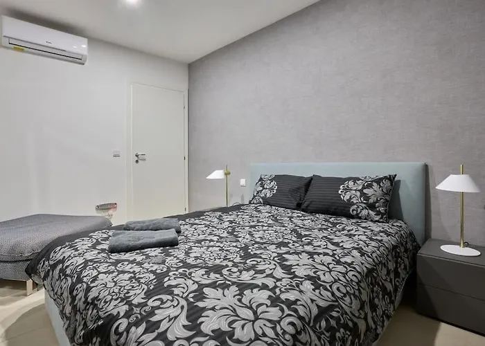 Luxury & 2 Min Away Lejlighed