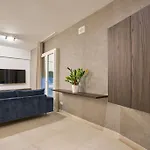 Luxury & 2 Min Away Apartamento *