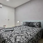 Luxury & 2 Min Away Apartamento