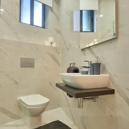 Luxury & 2 Min Away Apartamento *