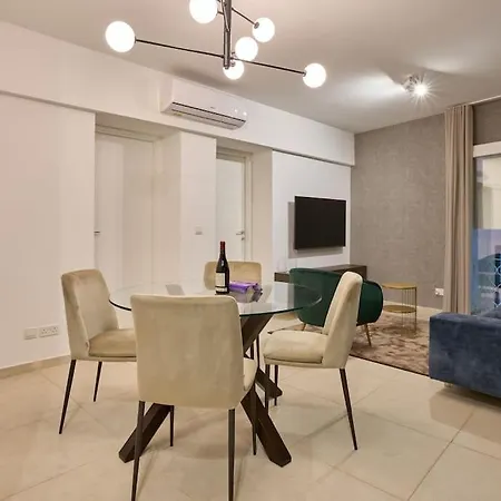 Luxury & 2 Min Away * St. Julian's